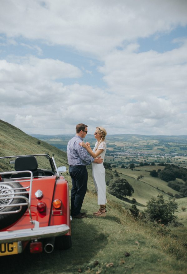 these-newlyweds-took-a-romantic-drive-through-moel-famau-24-hours-after-saying-i-do-15