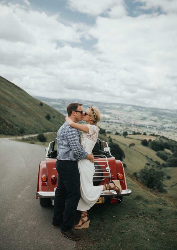 these-newlyweds-took-a-romantic-drive-through-moel-famau-24-hours-after-saying-i-do-18