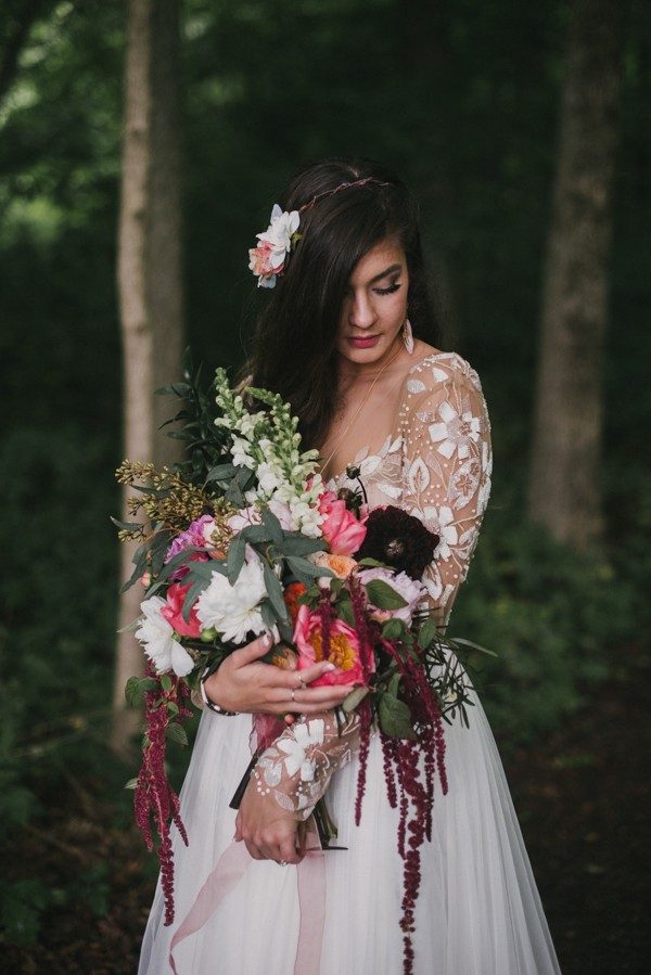 this-couple-diyed-the-heck-out-of-their-dream-wedding-at-mounds-state-park-34-600x899