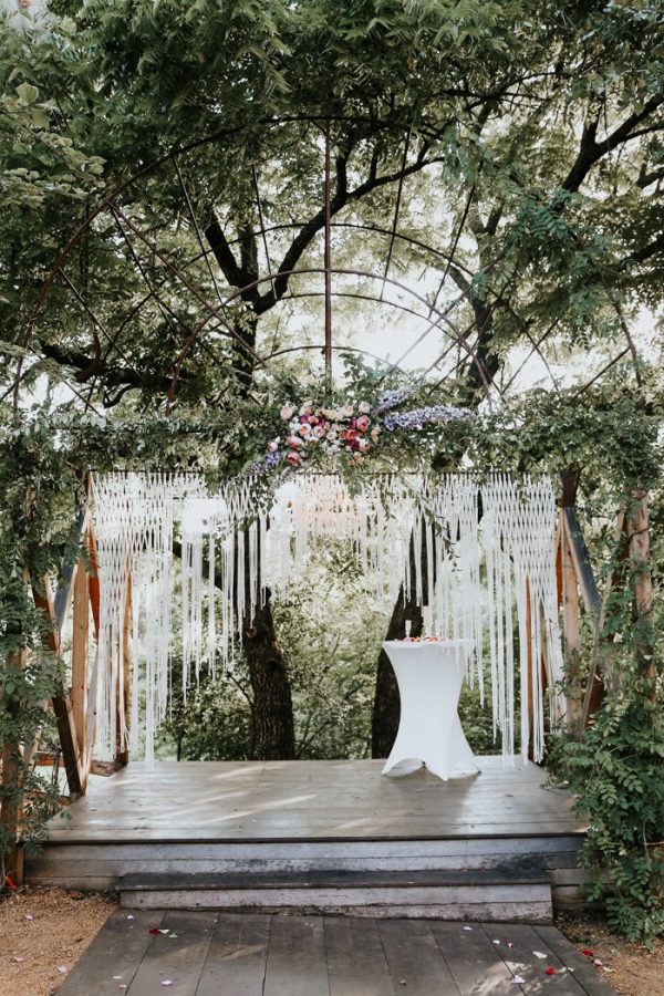 this-fall-wedding-at-southwind-hills-seamlessly-blends-bold-and-soft-styles-23