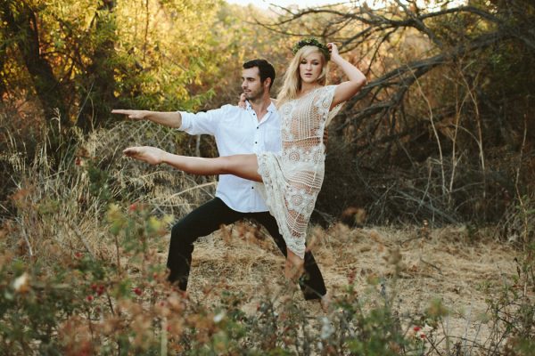 this-ultra-flexible-couple-had-a-yoga-engagement-in-the-woods-11