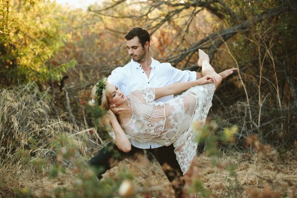this-ultra-flexible-couple-had-a-yoga-engagement-in-the-woods-6