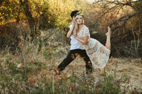 this-ultra-flexible-couple-had-a-yoga-engagement-in-the-woods-8