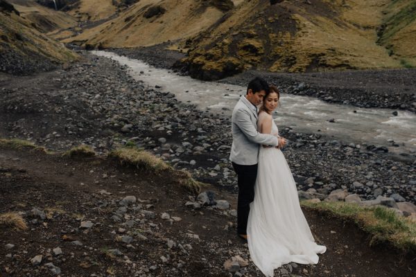 thrilling-pre-wedding-photos-in-the-south-coast-of-iceland-16