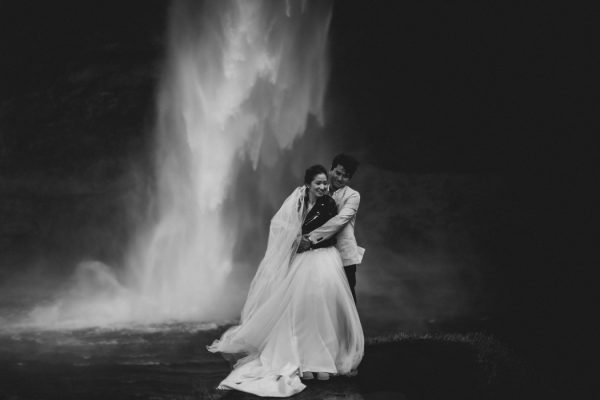 thrilling-pre-wedding-photos-in-the-south-coast-of-iceland-25