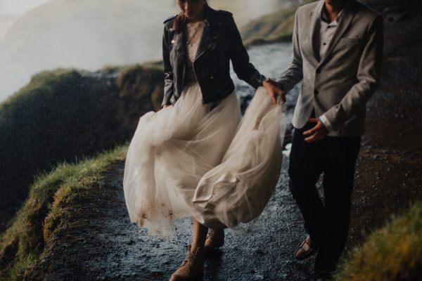 thrilling-pre-wedding-photos-in-the-south-coast-of-iceland-3