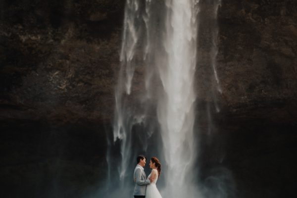 thrilling-pre-wedding-photos-in-the-south-coast-of-iceland-6