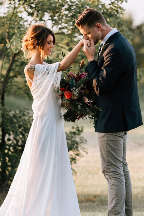 we-have-a-feeling-this-fall-wedding-inspiration-is-exactly-what-youre-looking-for-24