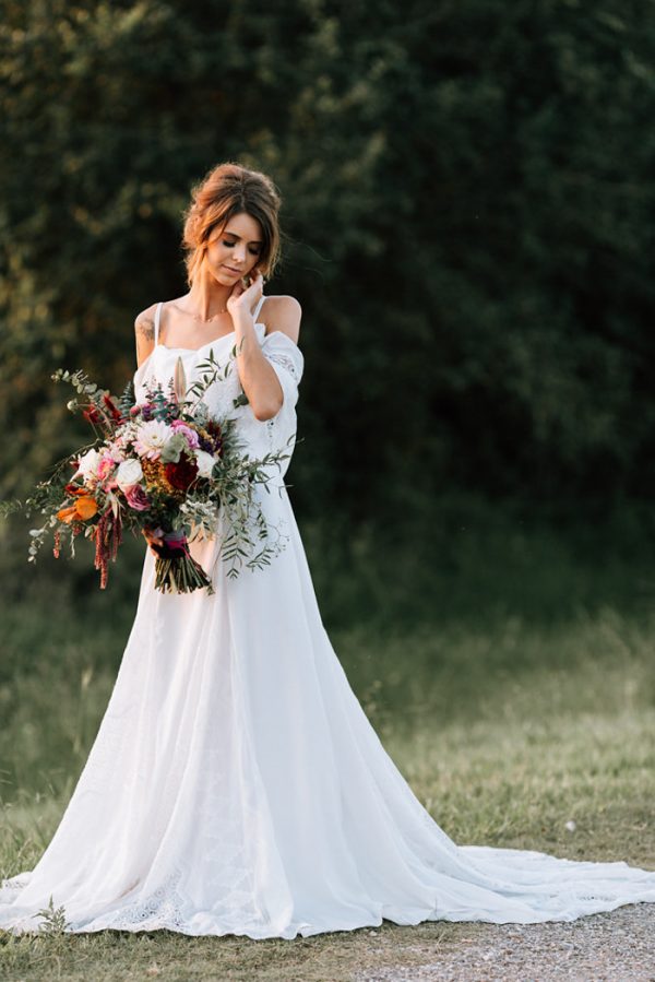 we-have-a-feeling-this-fall-wedding-inspiration-is-exactly-what-youre-looking-for-33