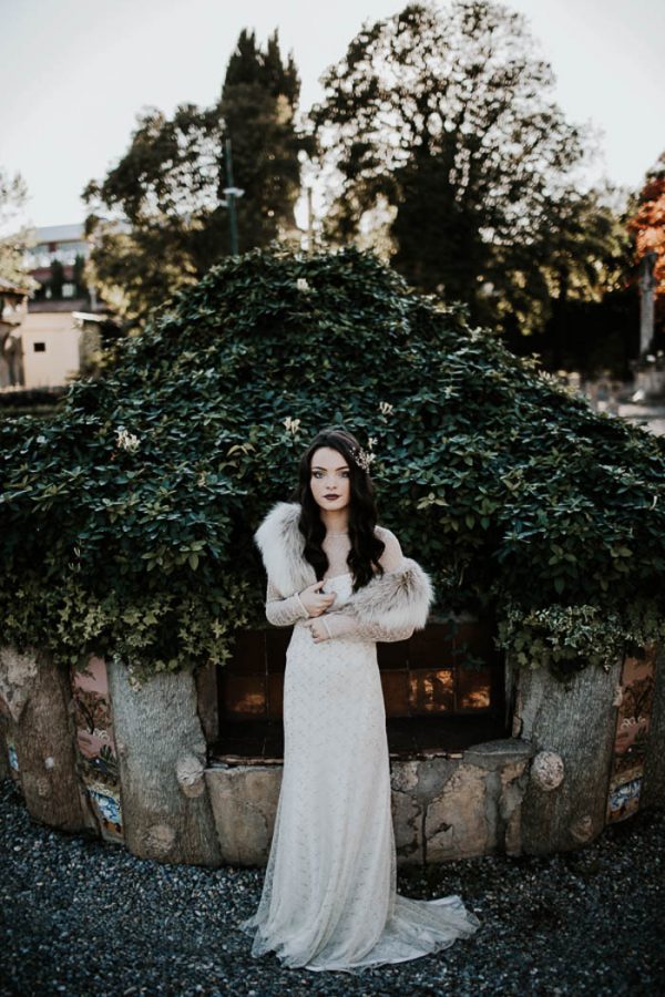 ethereal-and-dark-winter-wedding-inspiration-fresh-and-wood-17