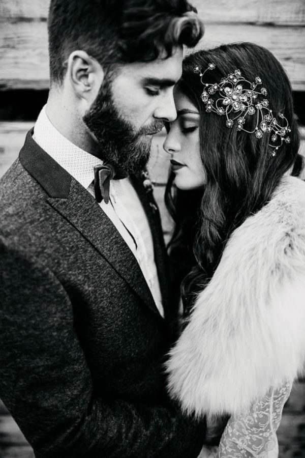 ethereal-and-dark-winter-wedding-inspiration-fresh-and-wood-27