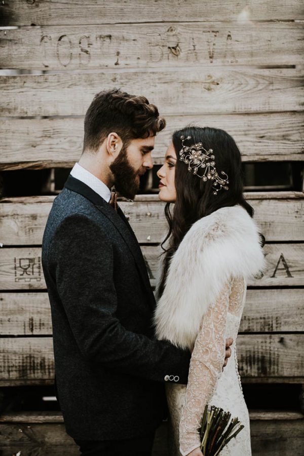 ethereal-and-dark-winter-wedding-inspiration-fresh-and-wood-29