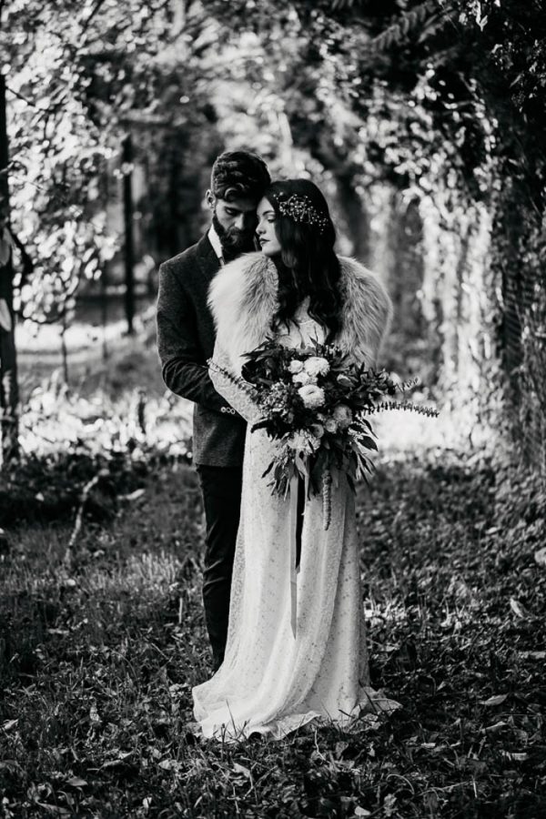 ethereal-and-dark-winter-wedding-inspiration-fresh-and-wood-36