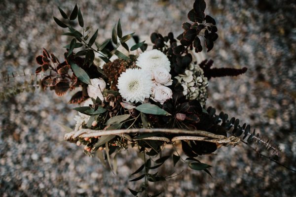 ethereal-and-dark-winter-wedding-inspiration-fresh-and-wood-6