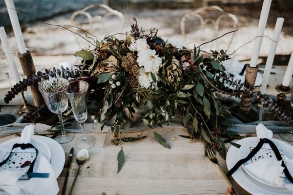 ethereal-and-dark-winter-wedding-inspiration-fresh-and-wood-8