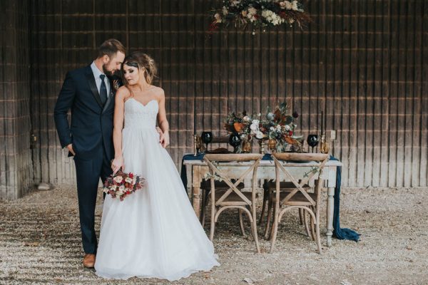 get-your-moody-color-palette-inspiration-from-this-late-fall-wedding-shoot-lindsay-nickel-photography-11