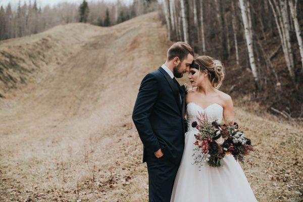 get-your-moody-color-palette-inspiration-from-this-late-fall-wedding-shoot-lindsay-nickel-photography-16