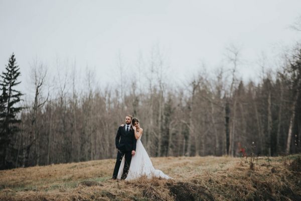 get-your-moody-color-palette-inspiration-from-this-late-fall-wedding-shoot-lindsay-nickel-photography-17