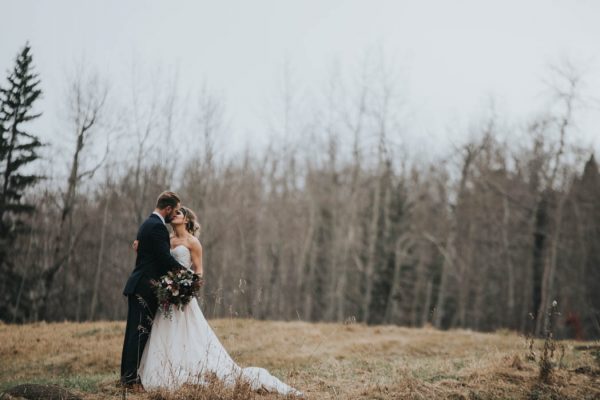 get-your-moody-color-palette-inspiration-from-this-late-fall-wedding-shoot-lindsay-nickel-photography-19