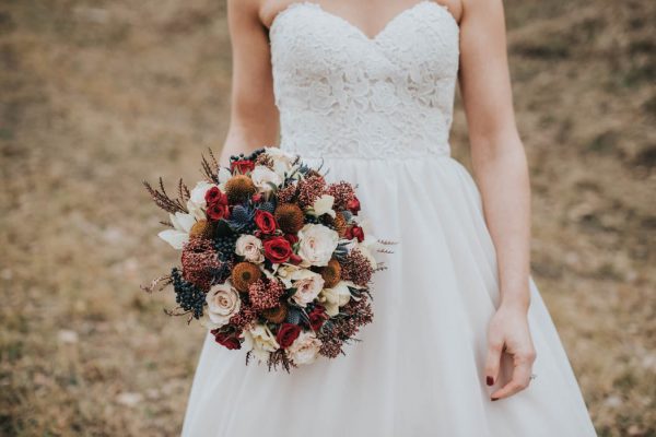 get-your-moody-color-palette-inspiration-from-this-late-fall-wedding-shoot-lindsay-nickel-photography-22
