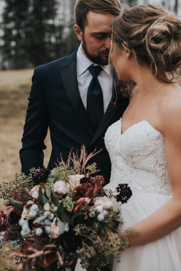 get-your-moody-color-palette-inspiration-from-this-late-fall-wedding-shoot-lindsay-nickel-photography-30