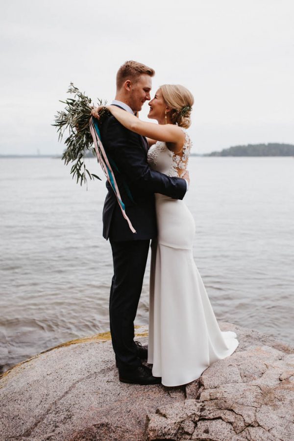 naturally-beautiful-waterfront-wedding-in-finland-patrick-karkkolainen-32