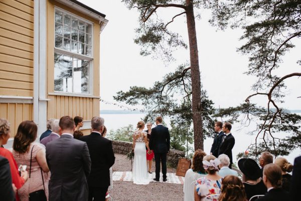 naturally-beautiful-waterfront-wedding-in-finland-patrick-karkkolainen-49