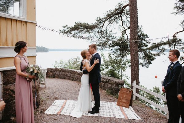 naturally-beautiful-waterfront-wedding-in-finland-patrick-karkkolainen-52