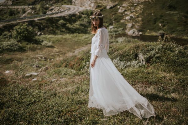 this-norweigian-post-wedding-shoot-at-aursjovegen-road-will-take-your-breath-away-joanna-jaskolska-fotografia-9