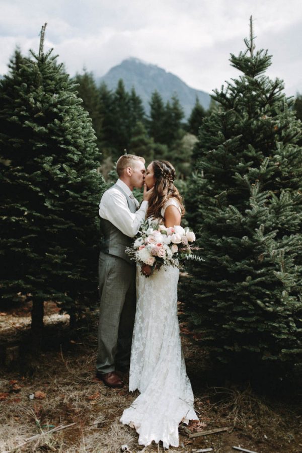 travel-inspired-wedding-in-the-woods-of-north-bend-wa-anni-graham-photography-23