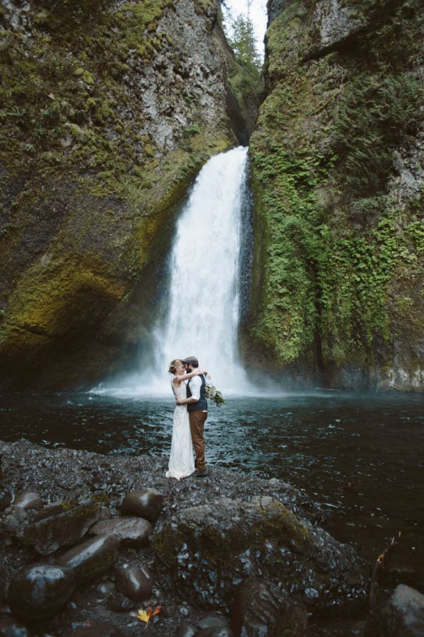 whimsical-and-heartfelt-wahclella-falls-elopement-abby-tohline-photography-co-34