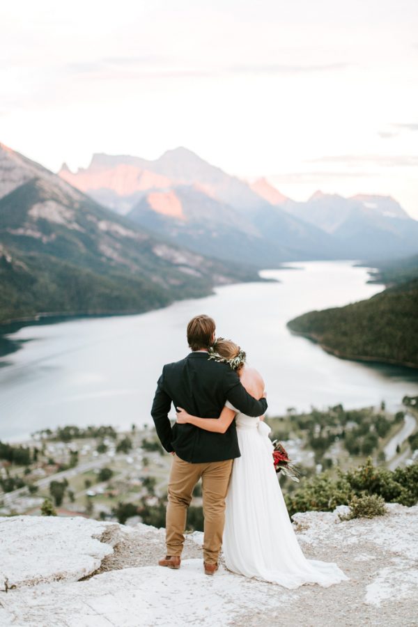 ntimate-mountaintop-wedding-inspiration-at-waterton-lakes-national-park-10