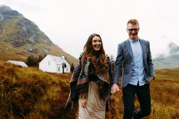 these-wild-portraits-in-glencoe-look-like-the-couple-has-the-world-to-themselves-10