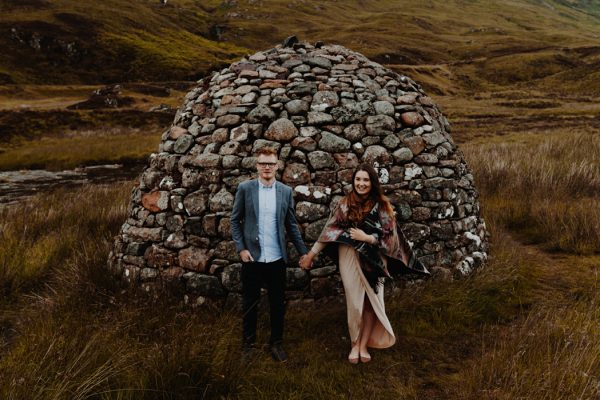 these-wild-portraits-in-glencoe-look-like-the-couple-has-the-world-to-themselves-13