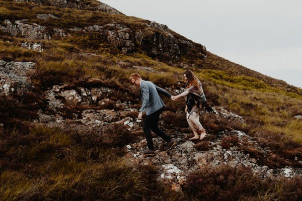 these-wild-portraits-in-glencoe-look-like-the-couple-has-the-world-to-themselves-18