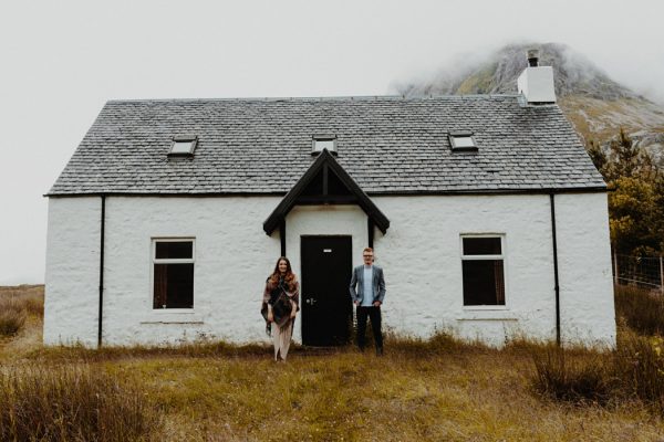 these-wild-portraits-in-glencoe-look-like-the-couple-has-the-world-to-themselves-6