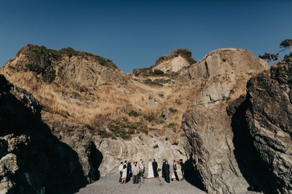 this-oceanside-wedding-at-shelter-cove-is-the-epitome-of-laid-back-chic-20