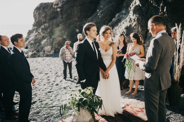this-oceanside-wedding-at-shelter-cove-is-the-epitome-of-laid-back-chic-21