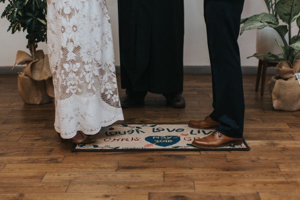 this-wedding-at-the-box-milwaukee-is-full-of-vintage-whimsy-32