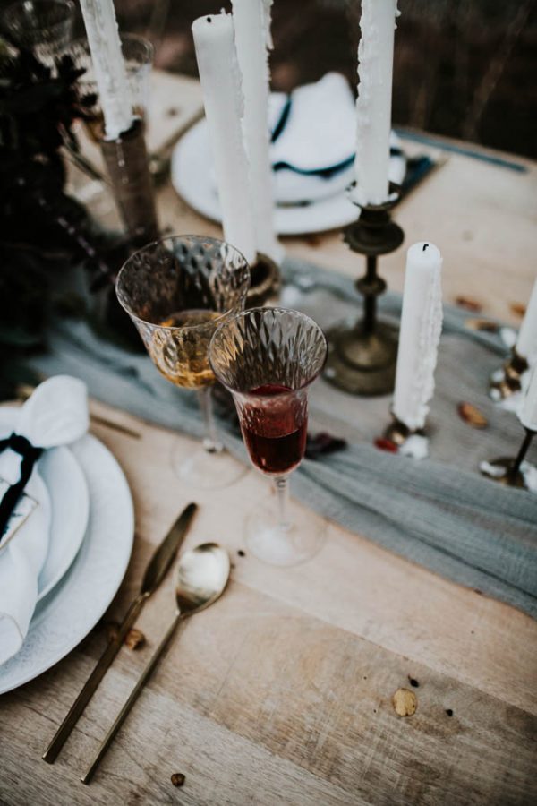 ethereal-and-dark-winter-wedding-inspiration-fresh-and-wood-66