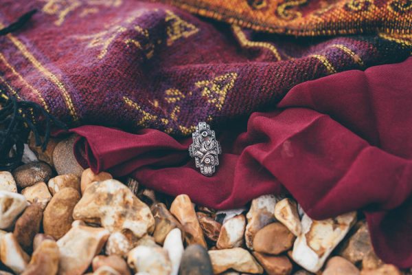were-obsessed-with-the-bohemian-vibes-in-this-southsea-beach-engagement-hayley-savage-photography-4