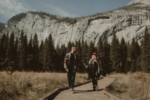 youll-love-the-epic-cuddles-in-this-yosemite-engagement-session-marcela-pulido-photography-10
