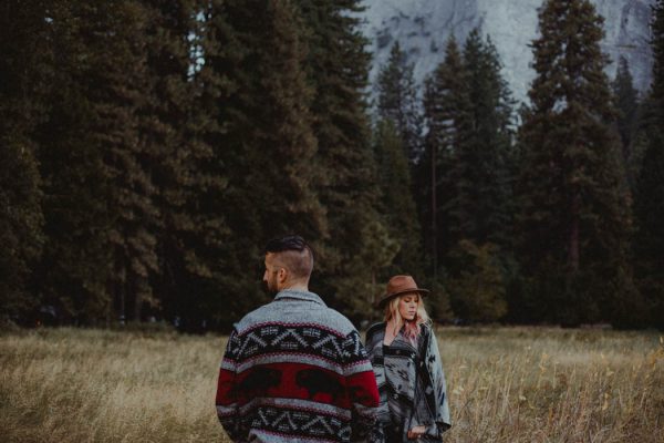 youll-love-the-epic-cuddles-in-this-yosemite-engagement-session-marcela-pulido-photography-6