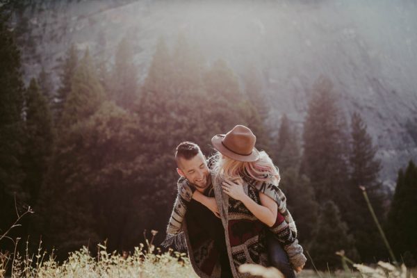 youll-love-the-epic-cuddles-in-this-yosemite-engagement-session-marcela-pulido-photography-8