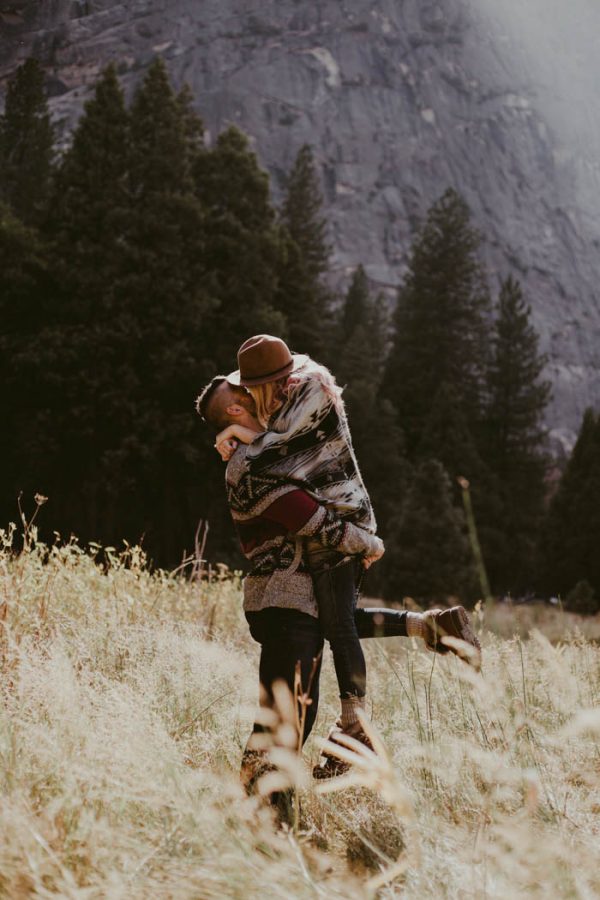 youll-love-the-epic-cuddles-in-this-yosemite-engagement-session-marcela-pulido-photography-9
