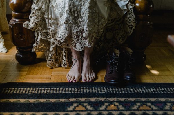 casual-and-intimate-ontario-wedding-at-ainslie-wood-conservation-area-4