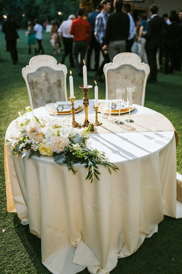 elegant simple sweetheart table