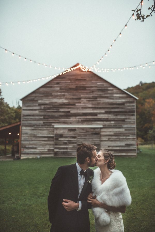 glamorous-upstate-new-york-barn-wedding-at-handsome-hollow-32
