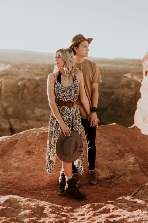 jaw-dropping-destination-engagement-session-at-horseshoe-bend-14