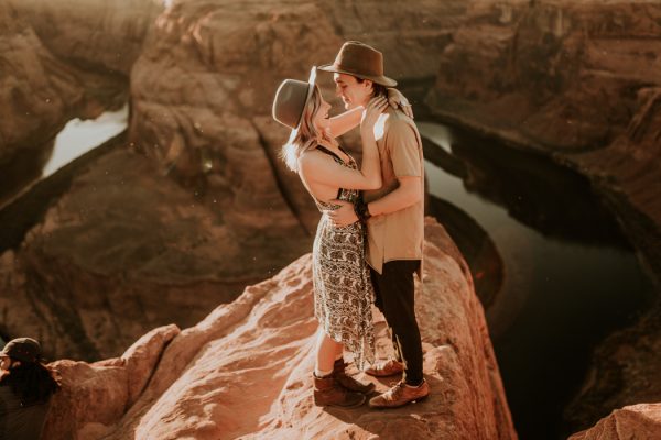 jaw-dropping-destination-engagement-session-at-horseshoe-bend-16